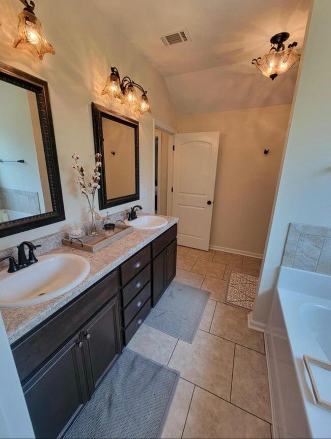 Building Photo - 3262 Alexandria Dr