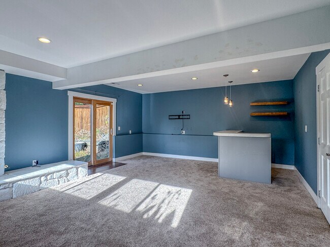 Building Photo - 9300 NE 132nd Pl