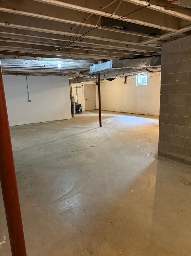 Building Photo - 7356 Woodville Ln