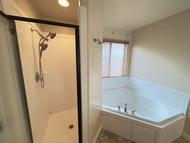 Building Photo - 1078 Cinnamon Ridge Dr