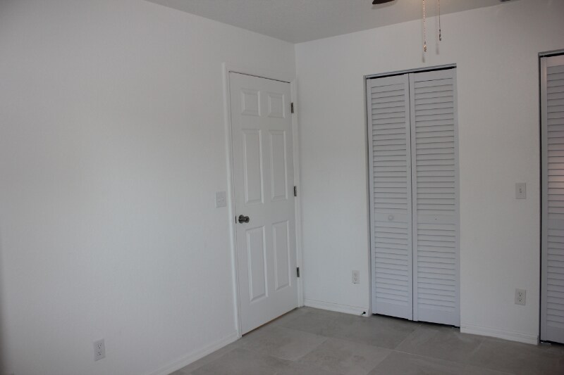 Building Photo - 1123 8th Ave Dr E