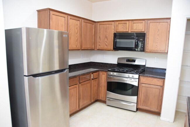 Building Photo - HENDERSON UPGRADED 4 BEDROOM HOME