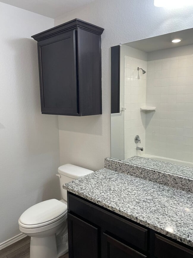 Building Photo - Available Now | Modern Single-Story 3 Bed, 2 Bath | Separate Office/Den | Big Yard | Pet Restrict...