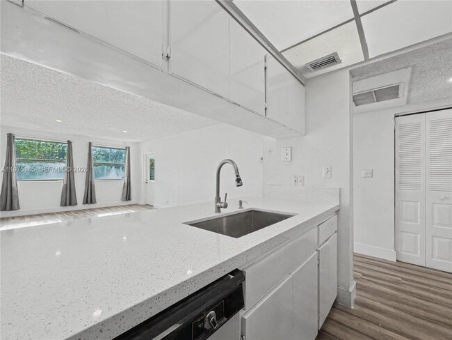 Building Photo - 8120 Geneva Ct