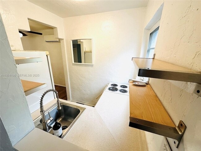 Building Photo - 260 Euclid Ave