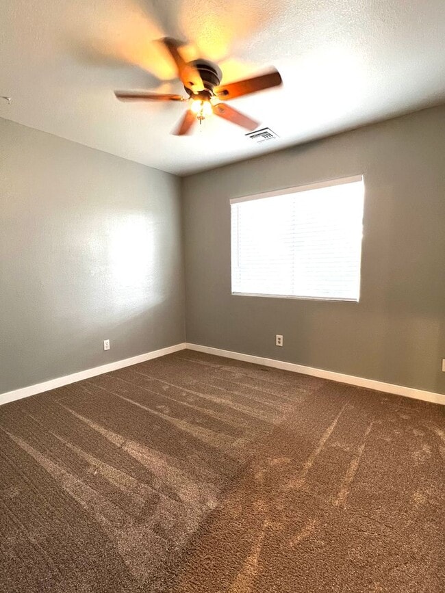 Building Photo - Three Bedroom Home with RV/Boat Parking ~ Prescott Valley