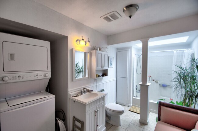 Building Photo - Charming 1-Bedroom Unit in Eastside Olympia