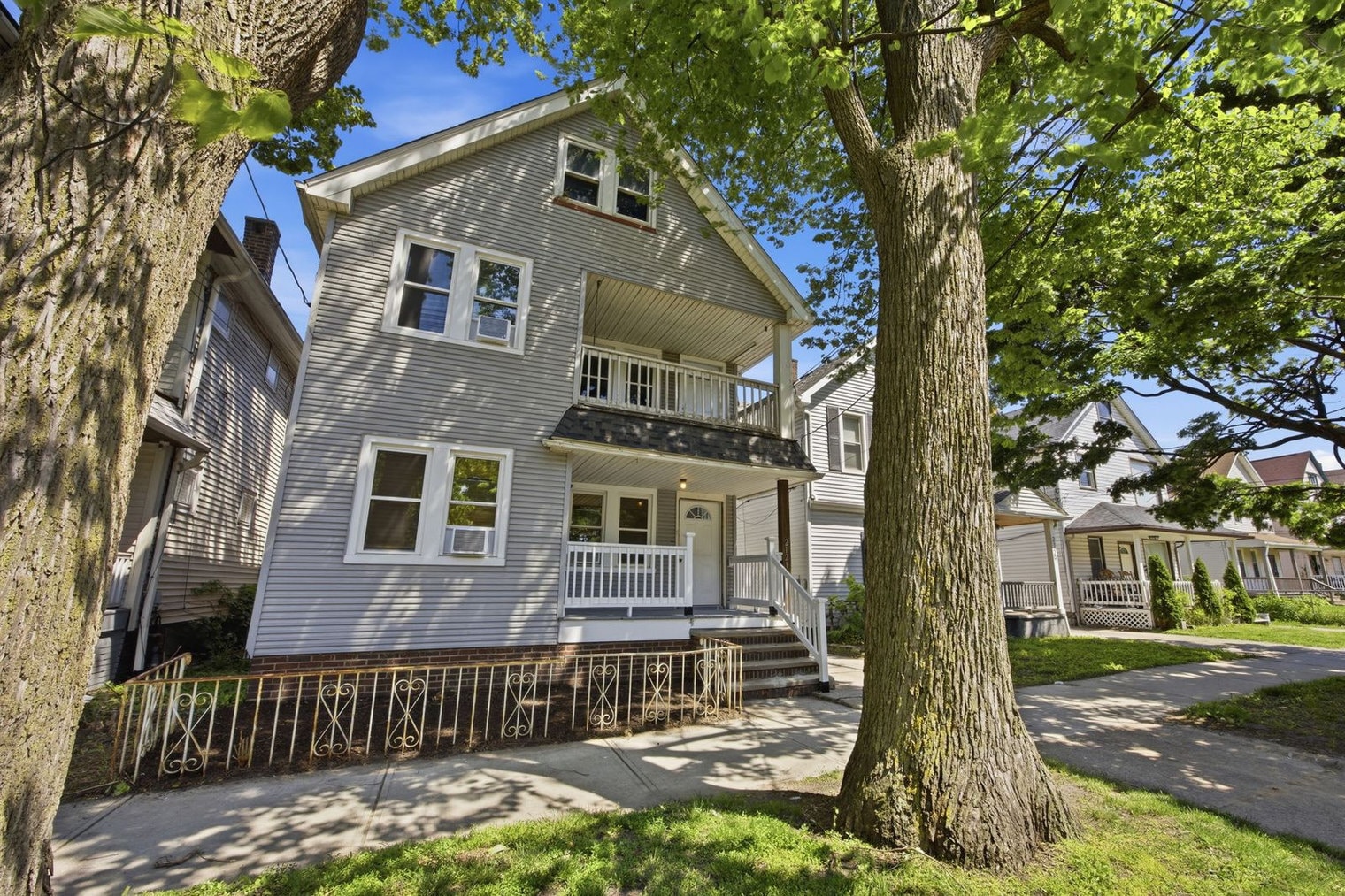 Building Photo - 2121 W 11th St