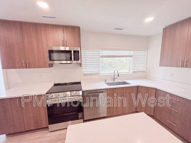 Building Photo - 985 Horsley Cir