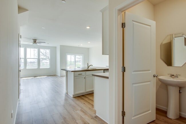 Building Photo - 2247 Horseshoe Cir