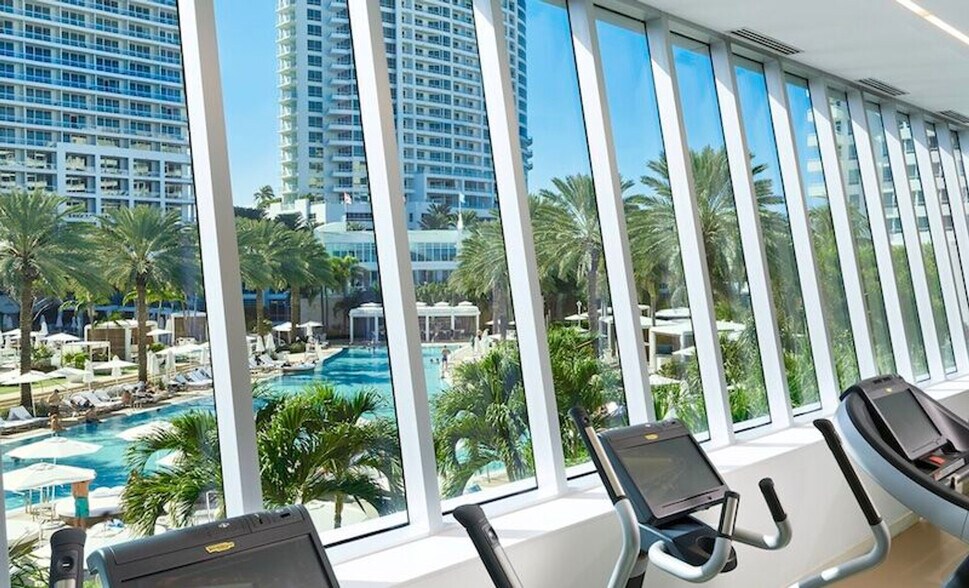 Building Photo - 4441 Collins Ave