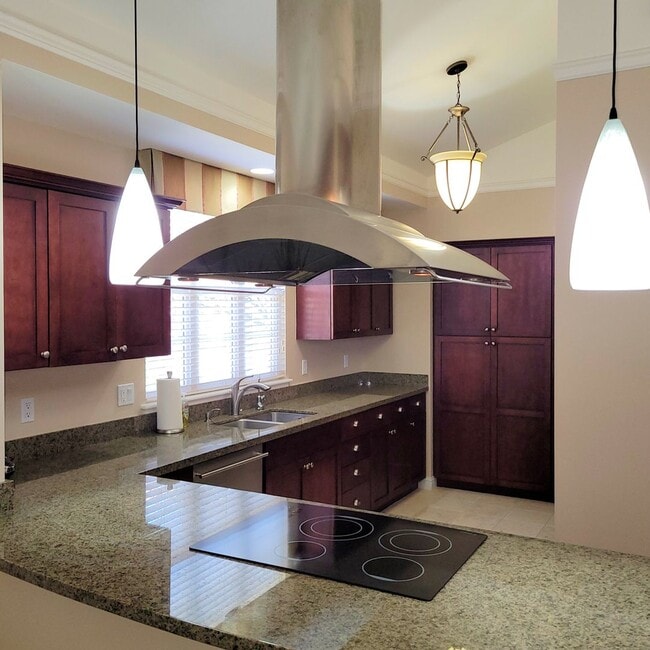 Building Photo - Luxury Living with Ocean Views in Wailea a...