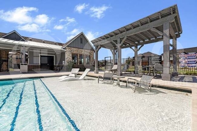 Building Photo - 3906 Greenbrier Dr