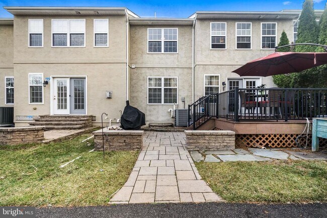 Building Photo - 2143 Eastport Way