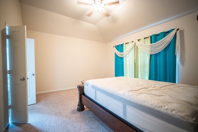 Building Photo - 4138 Falvel Shadow Creek Dr