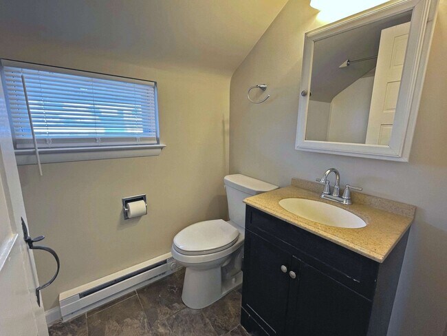 Building Photo - 3553 Maple St