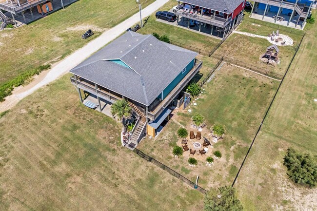 Building Photo - 986 Dolly St
