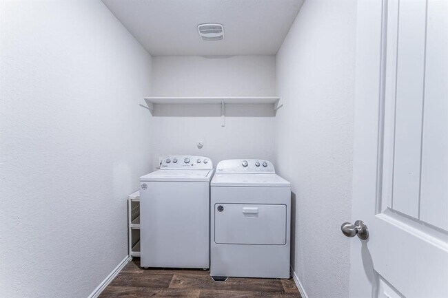 Building Photo - 317 Lily Pond Trl