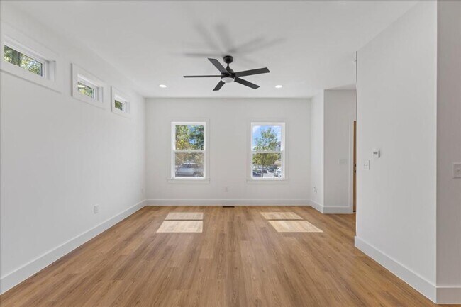 Building Photo - 803 Dupree St