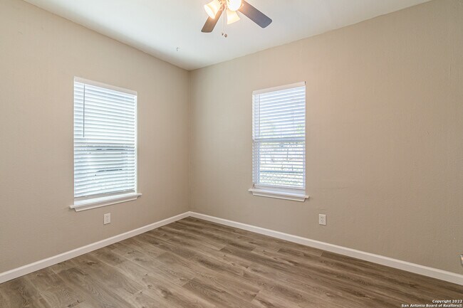 Building Photo - 307 W Lubbock St