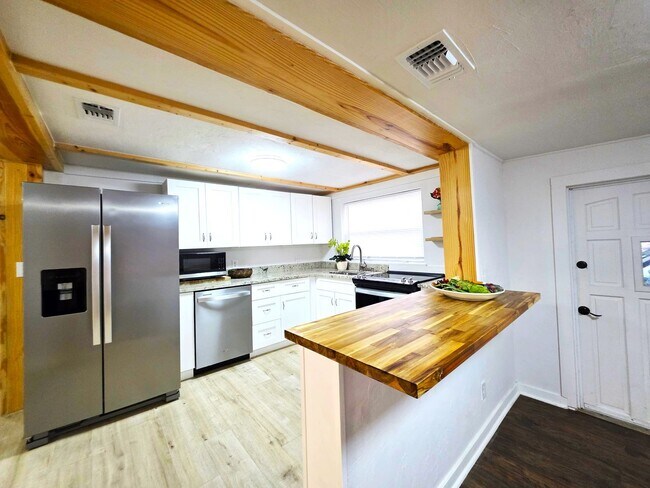 Building Photo - Vero Beach Rentals. Vero Beach Rent, LLC and Property Management Company