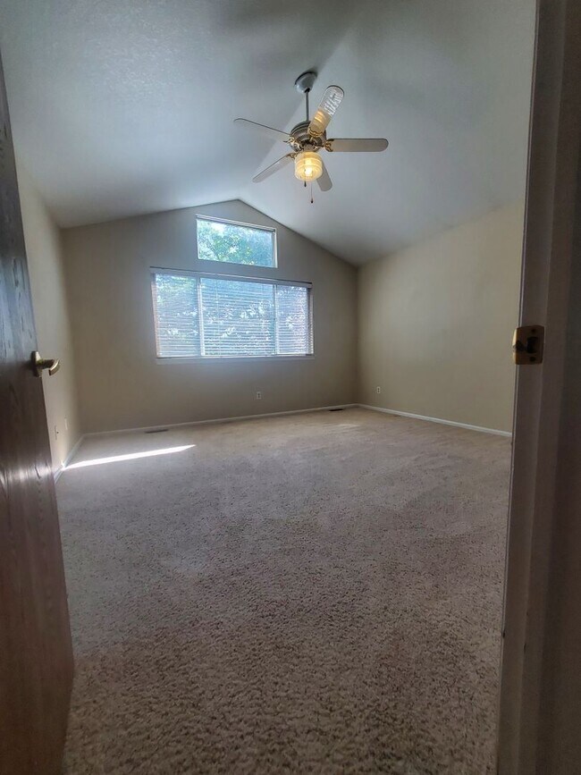 Building Photo - 3 Bedroom Home w Extra Room and 2 Car Garage in Stratford Lakes!
