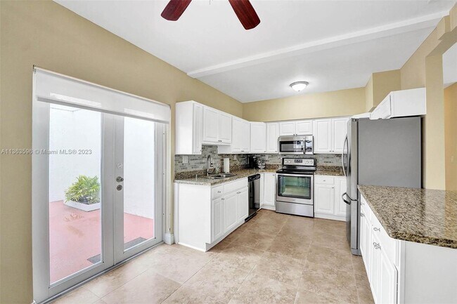 Building Photo - 1524 NE 15th Ave