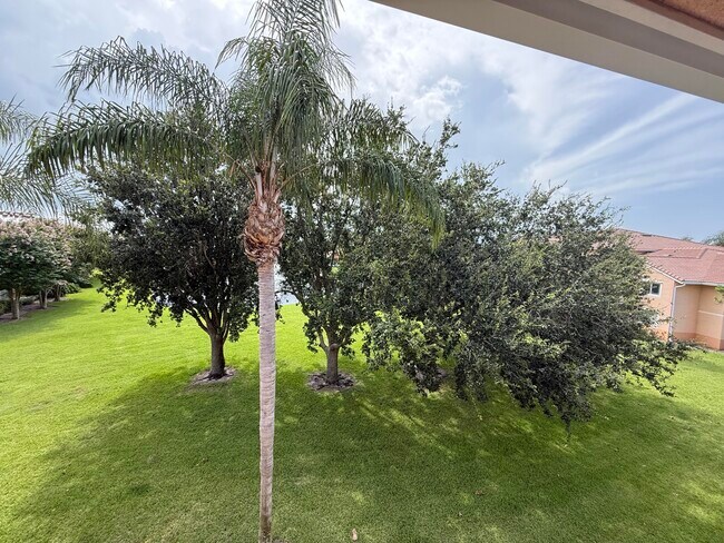 Building Photo - 211 SW Palm Dr