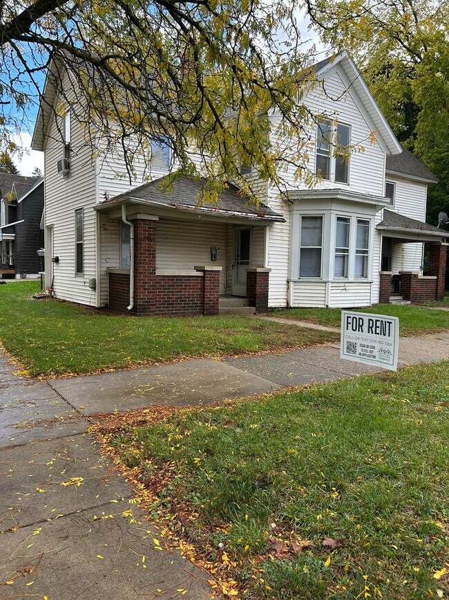 Primary Photo - 424 N Michigan St