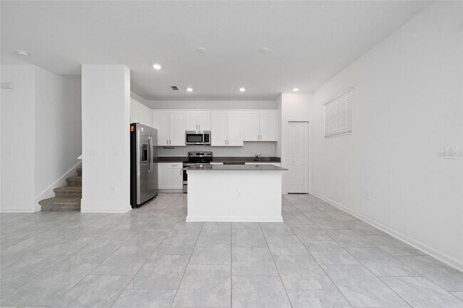 Building Photo - 7405 Stone Crk Trl