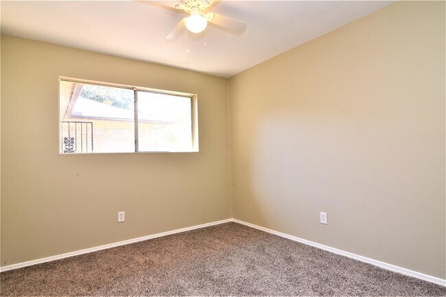 Building Photo - 3907 Almington Ln