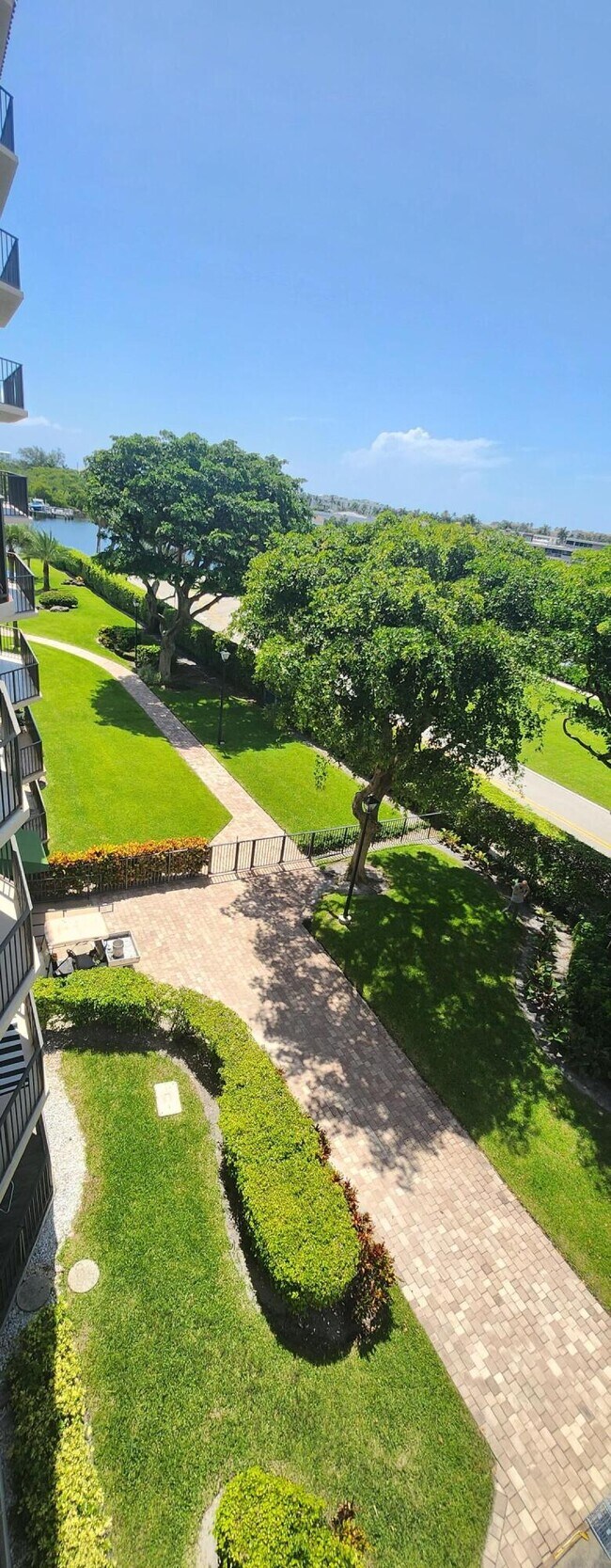 Building Photo - 859 Jeffery St