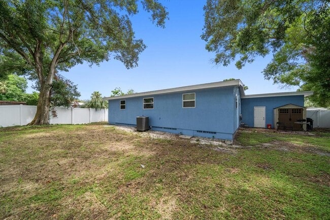 Building Photo - 908 S Palm Dr SW