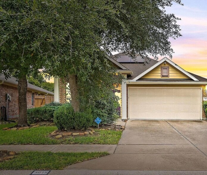 Building Photo - 3015 Crescent Oaks Park Ln