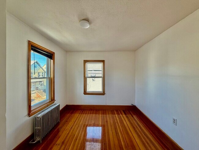 Building Photo - 156 Main St