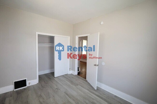 Building Photo - Two Bedroom House