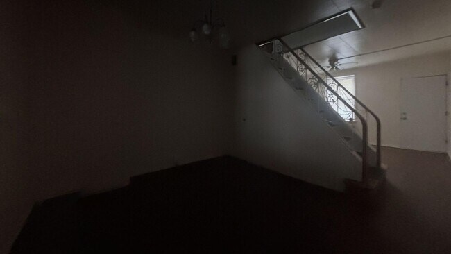 Building Photo - Charming 2-Bedroom with Classic Philly Charm