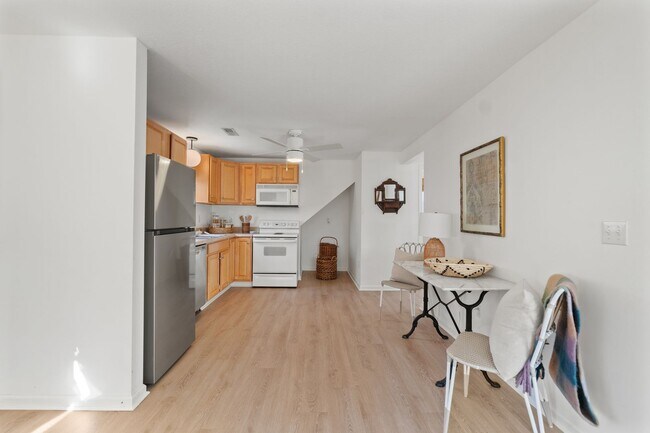 Building Photo - 1312 Cypress Ave