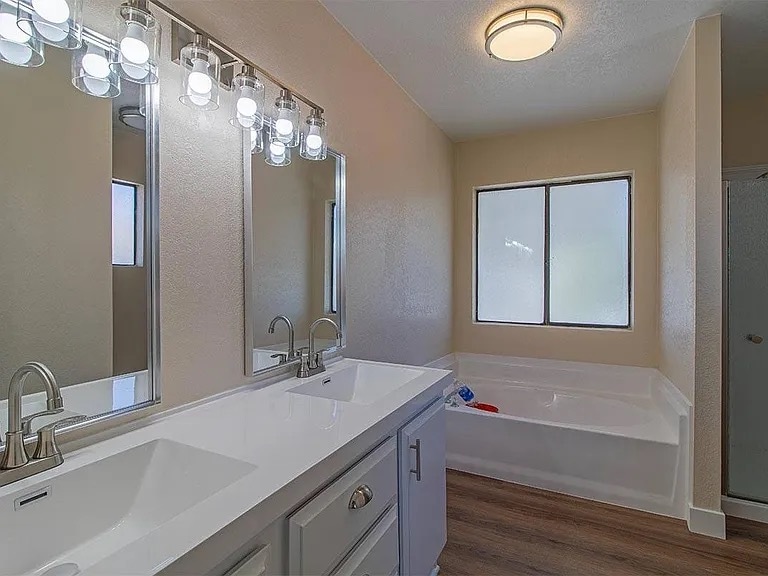 Building Photo - 6420 E Tropicana Ave