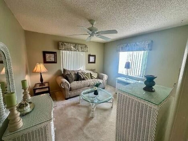 Building Photo - 4914 Acorn Dr