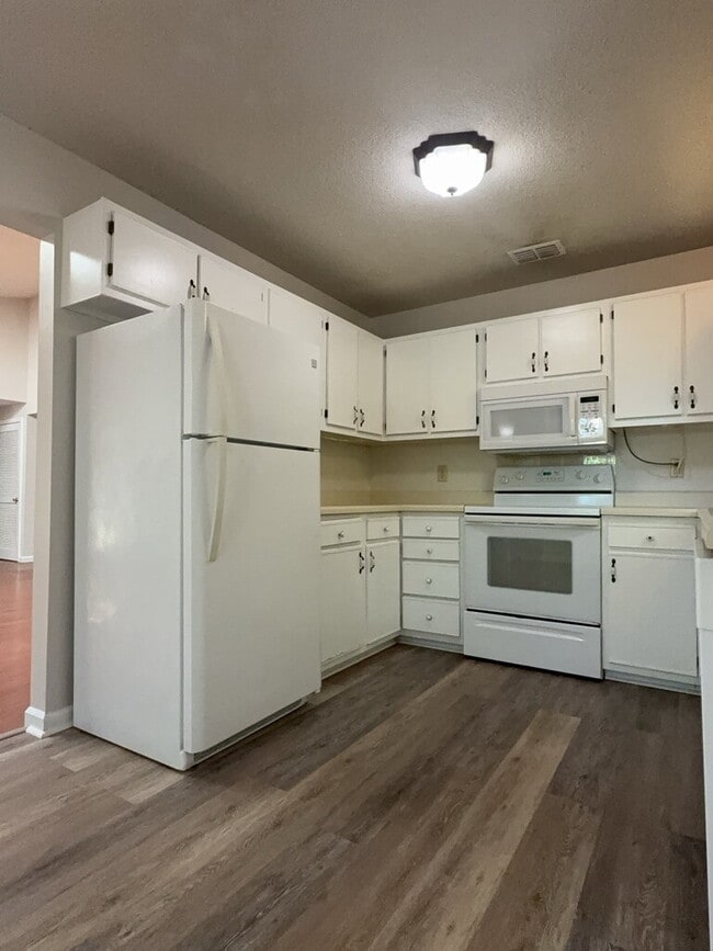 Building Photo - 109 Bridgewater Ct