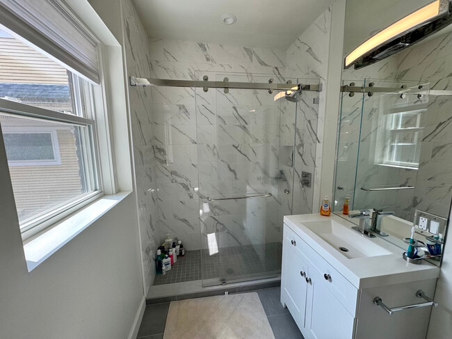 Building Photo - 176 Naples Rd