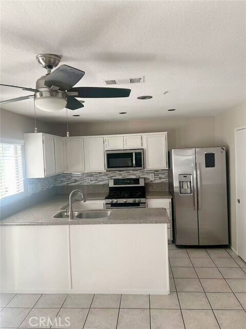 Building Photo - 15865 Flamingo Dr