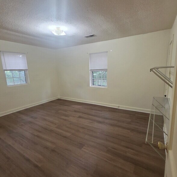 Building Photo - 5534 Flanders Ave