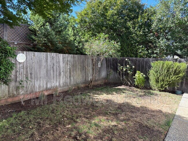 Building Photo - 24 Hilltop Dr