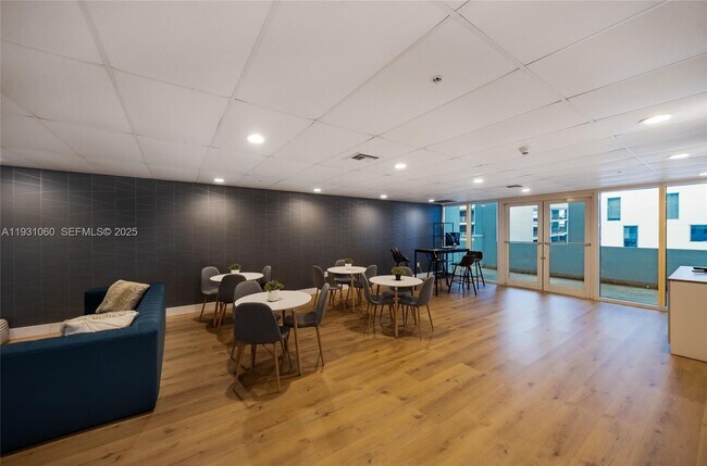 Building Photo - 170 SE 14th St