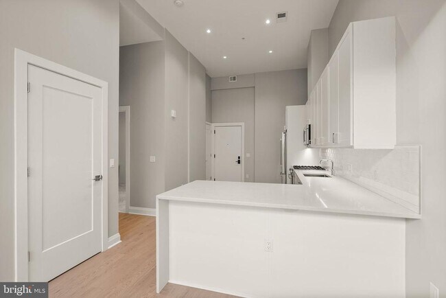 Building Photo - 925 N Fairfax St