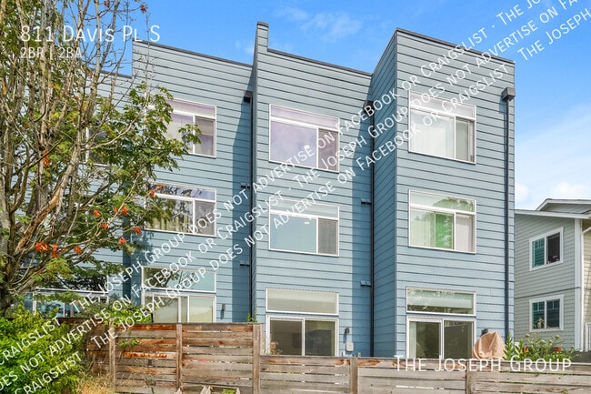 Building Photo - 811 Davis Pl S