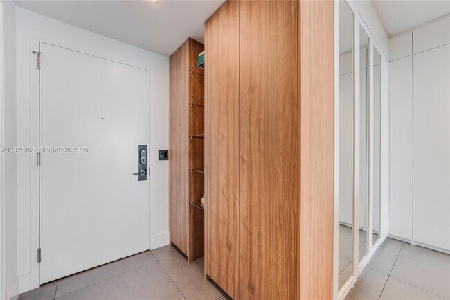 Building Photo - 460 NE 28th St