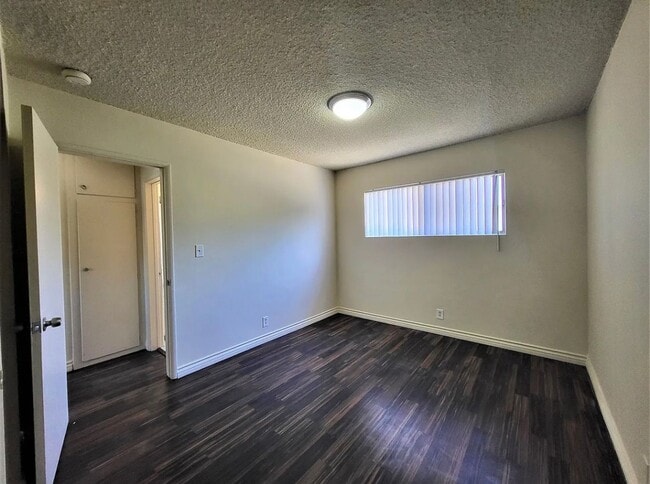 Building Photo - LB1702 (lease only)